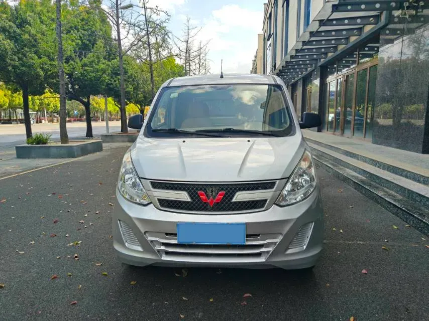 2019 WuLing RongGuang V 1.5L 99HP L4 6MT,autocango,china used car exporter,china ev exporter,chinese used car exporter,chinese used ev exporter