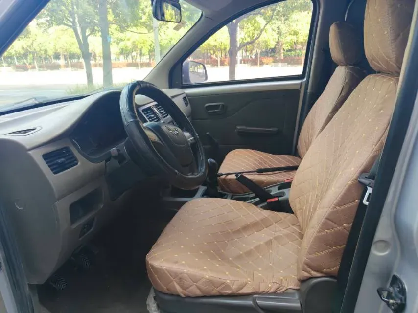 2019 WuLing RongGuang V 1.5L 99HP L4 6MT,autocango,china used car exporter,china ev exporter,chinese used car exporter,chinese used ev exporter