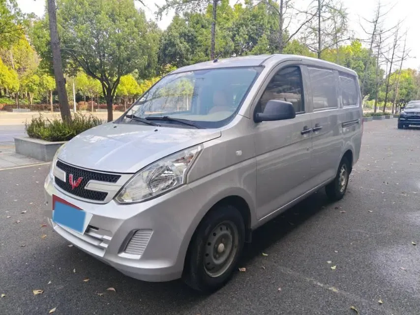 2019 WuLing RongGuang V 1.5L 99HP L4 6MT,autocango,china used car exporter,china ev exporter,chinese used car exporter,chinese used ev exporter