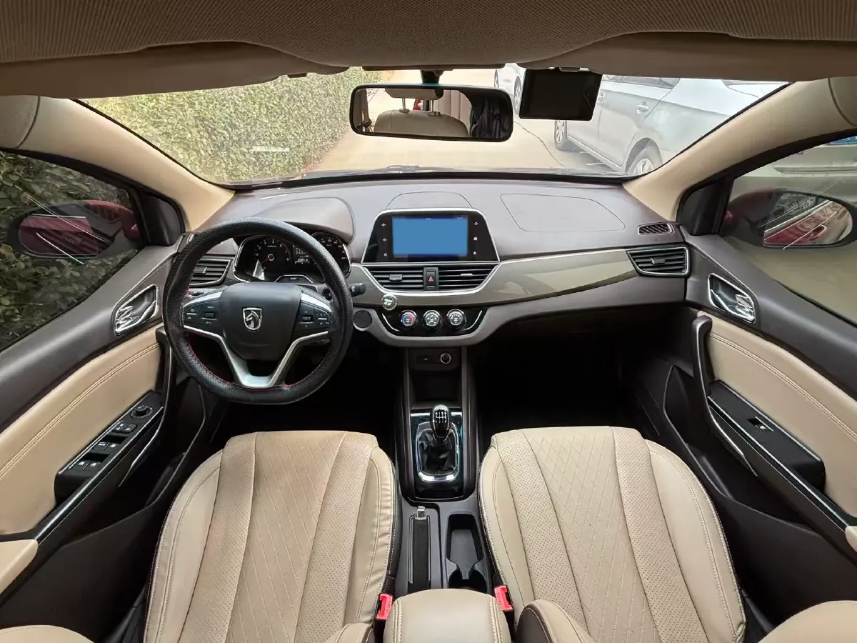 2017 BaoJun 310W 1.5L 112HP L4 6MT,autocango,china used car exporter,china ev exporter,chinese used car exporter,chinese used ev exporter