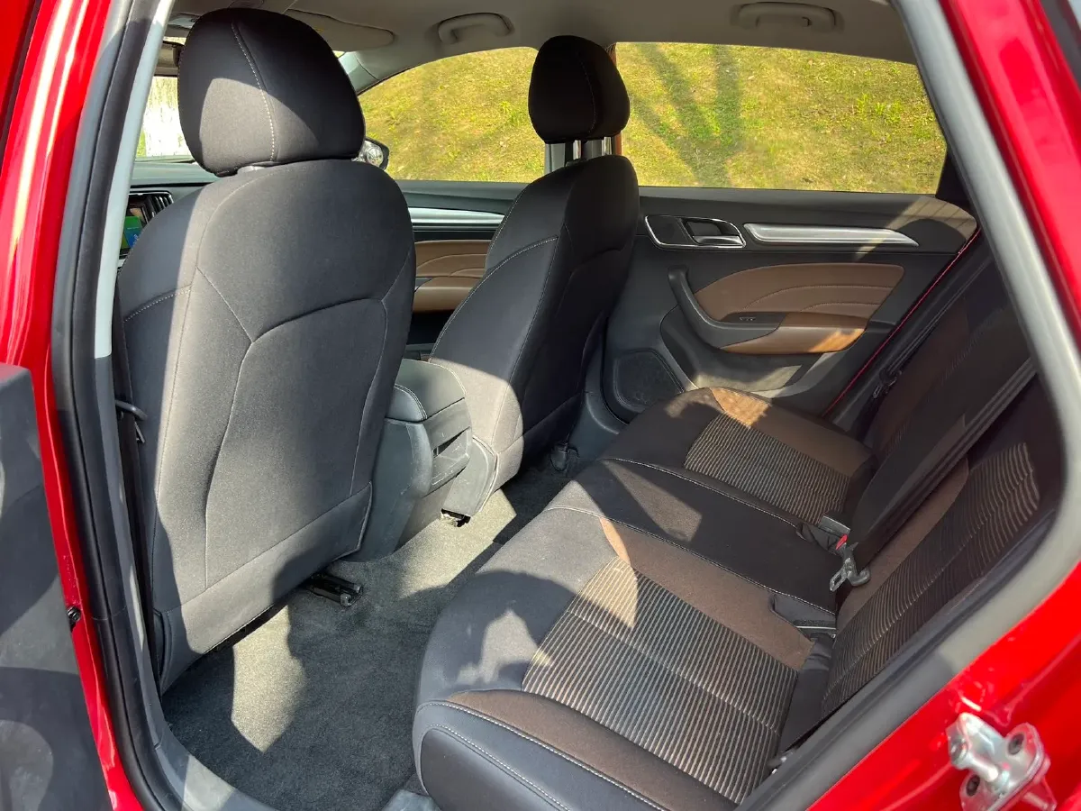 2019 Roewe i6 1.6L 125HP L4 CVT,autocango,china used car exporter,china ev exporter,chinese used car exporter,chinese used ev exporter