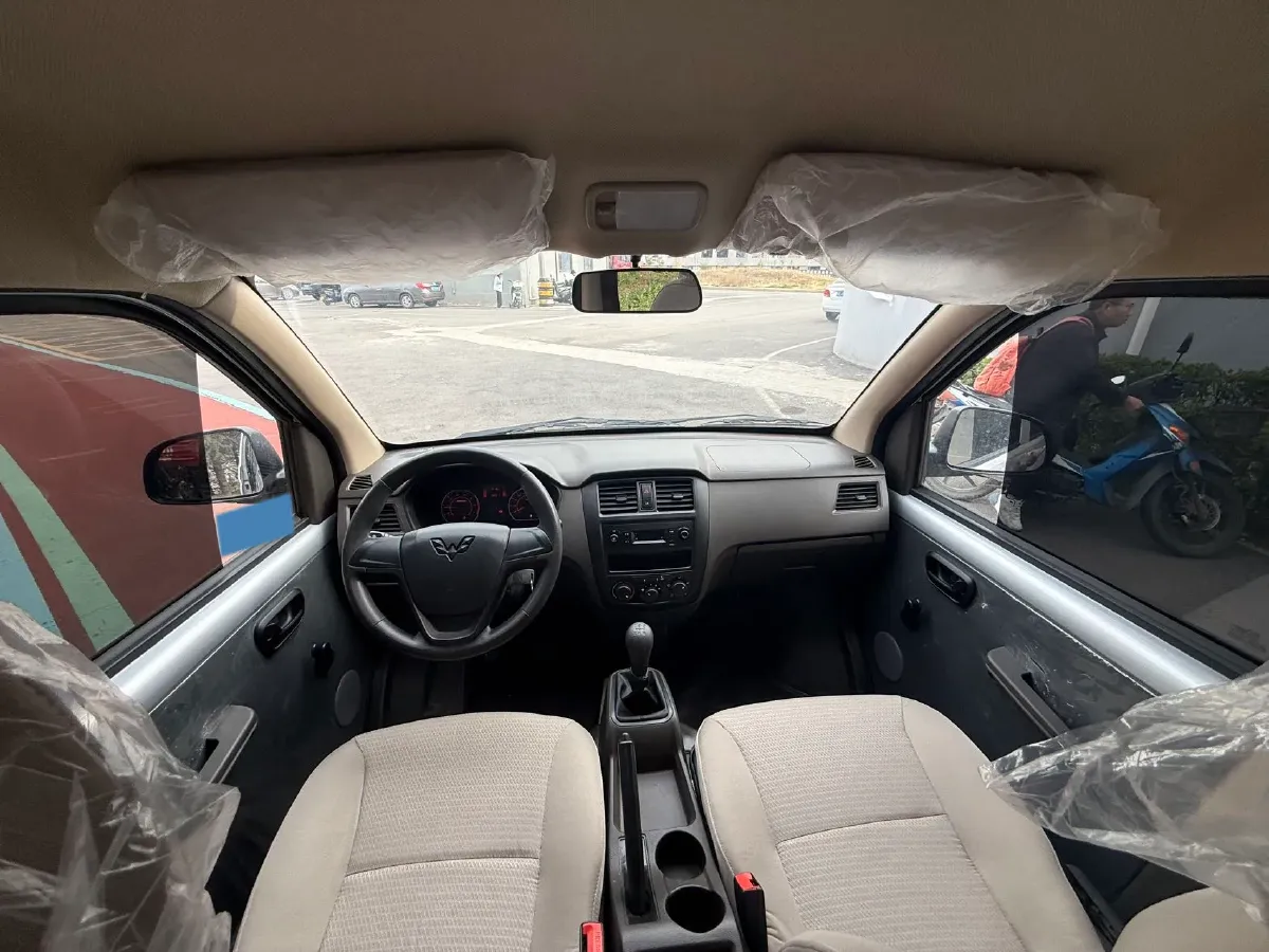 2023 WuLing RongGuang New Truck 1.5L 102HP L4 5MT,autocango,china used car exporter,china ev exporter,chinese used car exporter,chinese used ev exporter