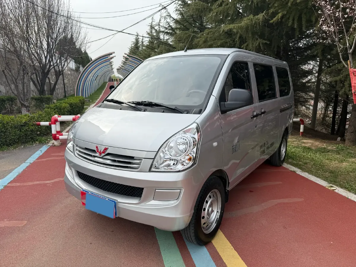 2023 WuLing RongGuang New Truck 1.5L 102HP L4 5MT,autocango,china used car exporter,china ev exporter,chinese used car exporter,chinese used ev exporter