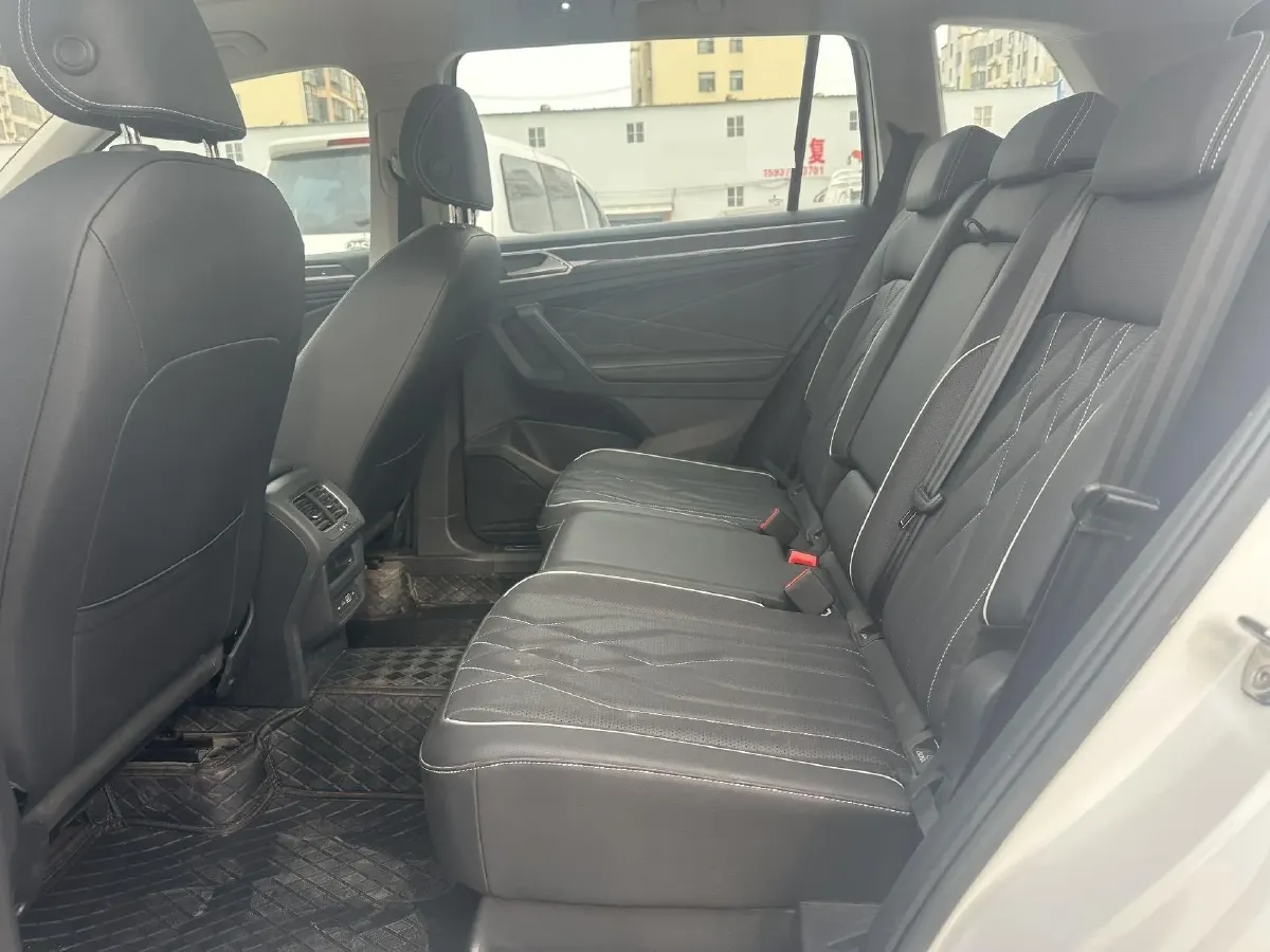 2024 Volkswagen Tiguan L 2.0T 186HP L4 7DCT,autocango,china used car exporter,china ev exporter,chinese used car exporter,chinese used ev exporter