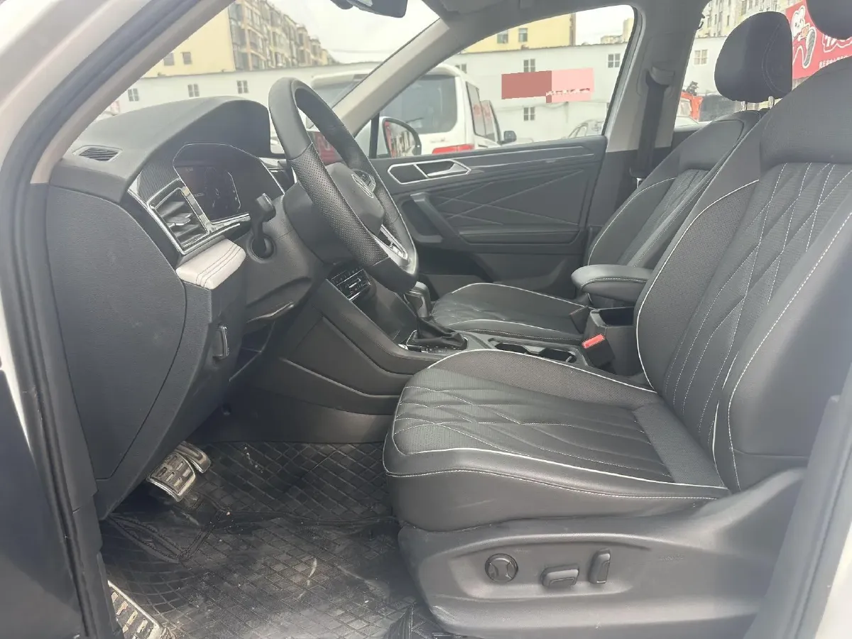 2024 Volkswagen Tiguan L 2.0T 186HP L4 7DCT,autocango,china used car exporter,china ev exporter,chinese used car exporter,chinese used ev exporter