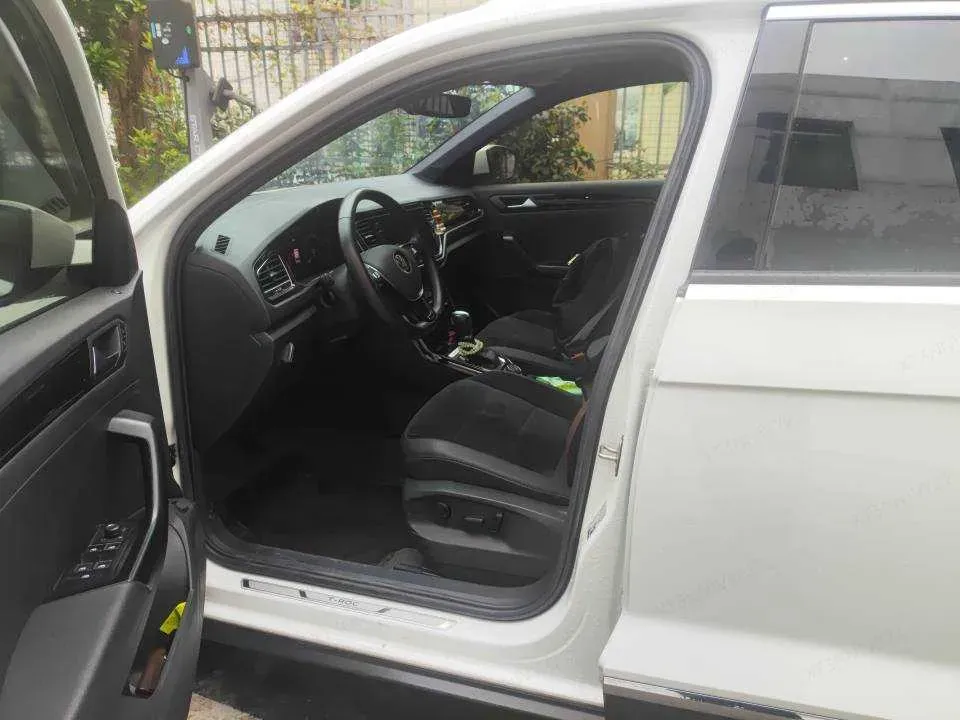 2021 Volkswagen T-Roc 1.4T 150HP L4 7DCT,autocango,china used car exporter,china ev exporter,chinese used car exporter,chinese used ev exporter