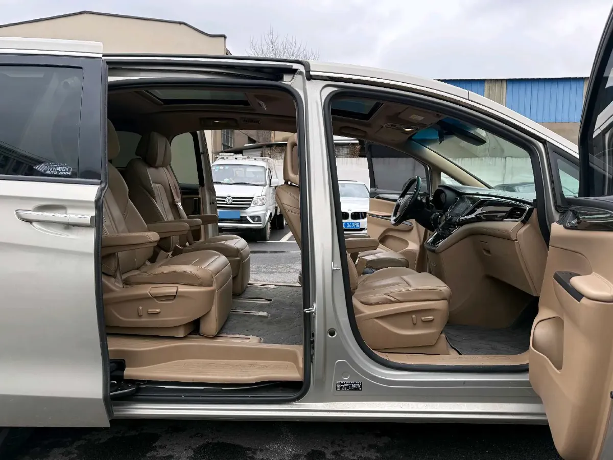 2018 Buick GL8 2.0T 260HP L4 6AT,autocango,china used car exporter,china ev exporter,chinese used car exporter,chinese used ev exporter