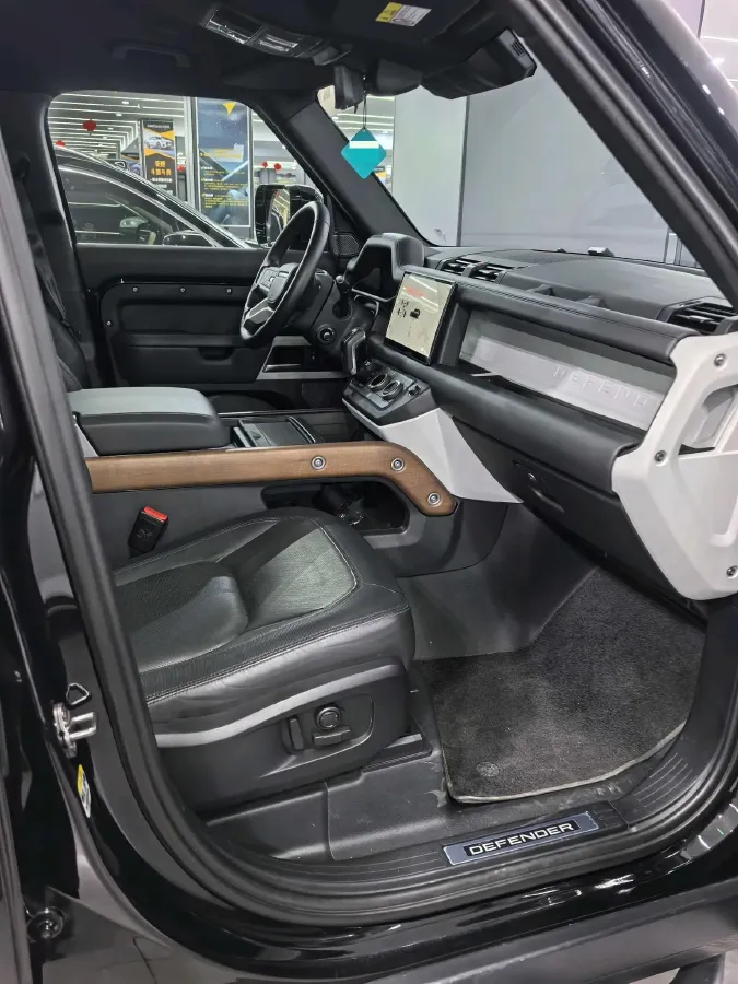2024 Land Rover Defender 3.0T 400HP L6 8AT,autocango,china used car exporter,china ev exporter,chinese used car exporter,chinese used ev exporter
