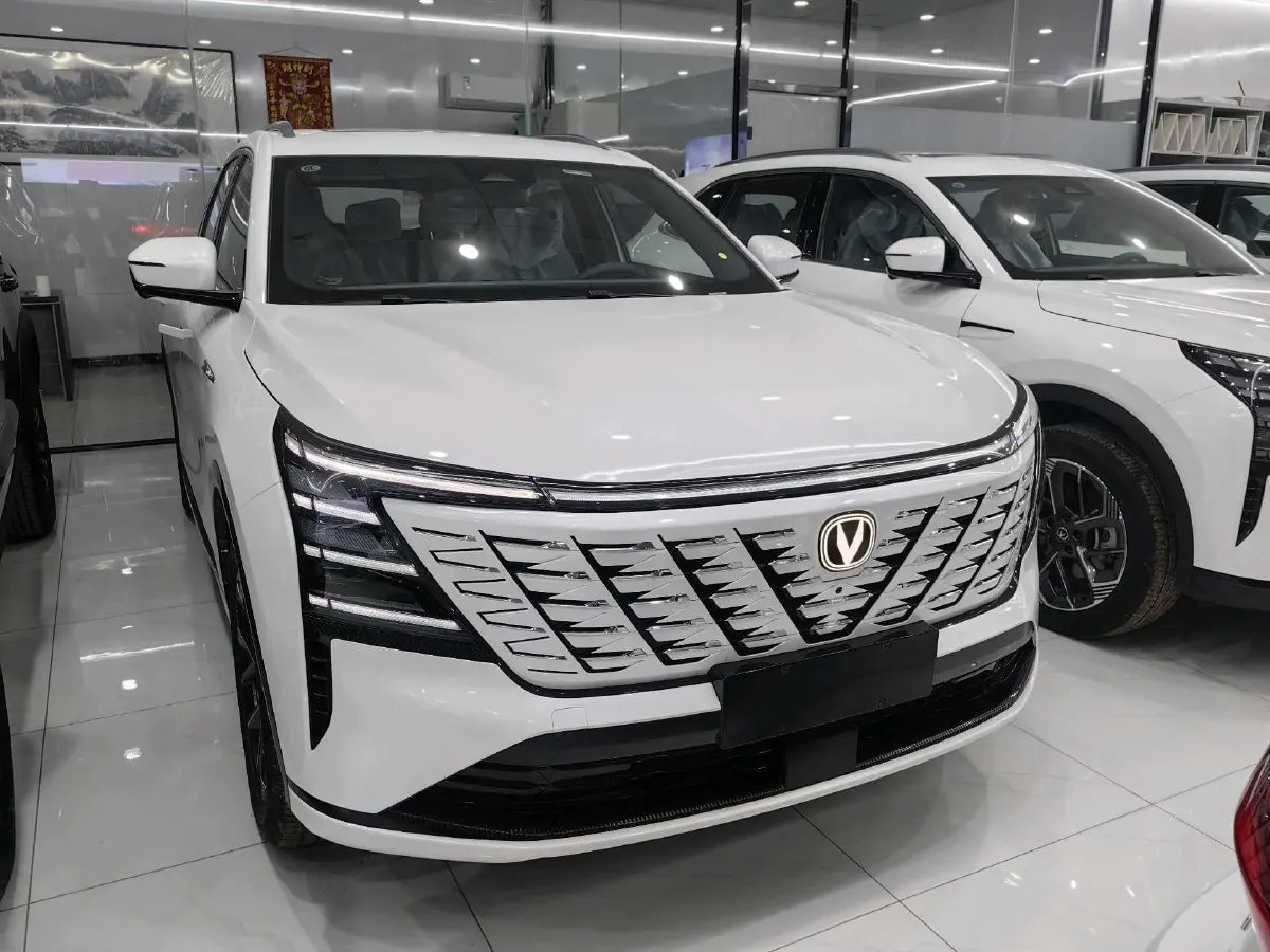 2025 ChangAn CS75 Plus 1.5T 192HP L4 8AT,autocango,china used car exporter,china ev exporter,chinese used car exporter,chinese used ev exporter