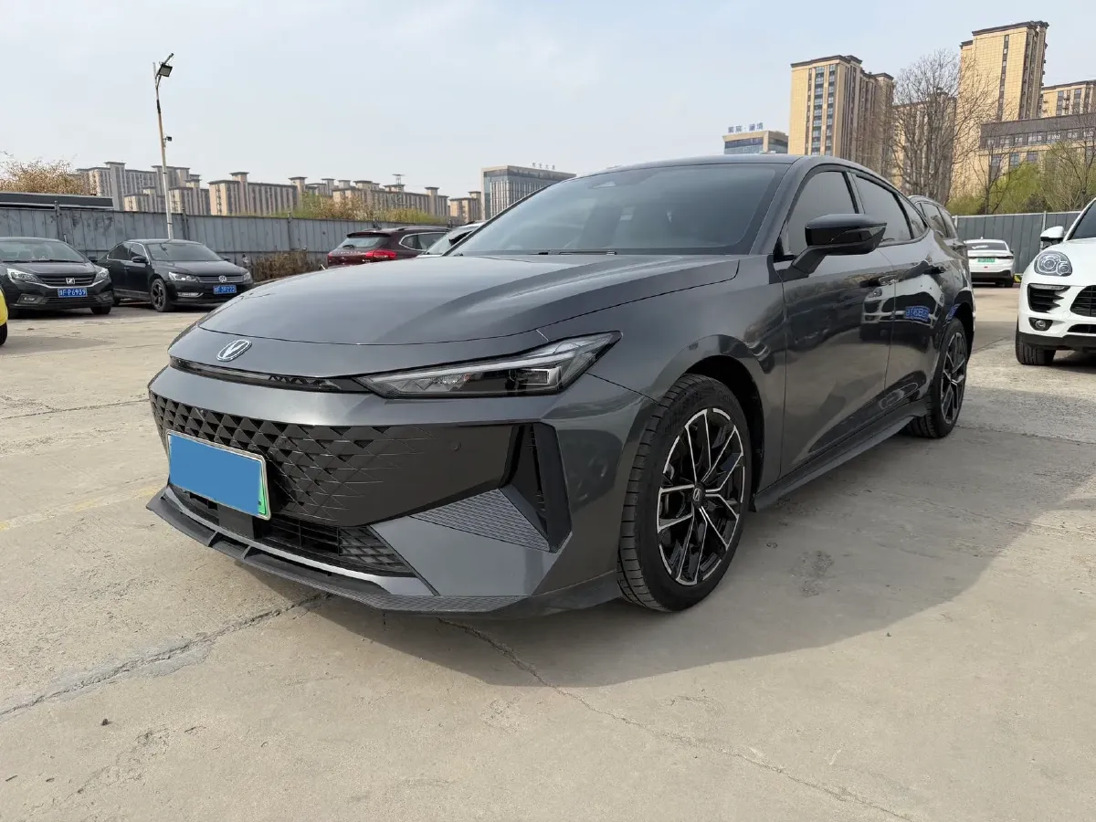 2024 ChangAn UNI-V iDD 1.5L 110HP L4 E-CVT PHEV 18.99KWH,autocango,china used car exporter,china ev exporter,chinese used car exporter,chinese used ev exporter