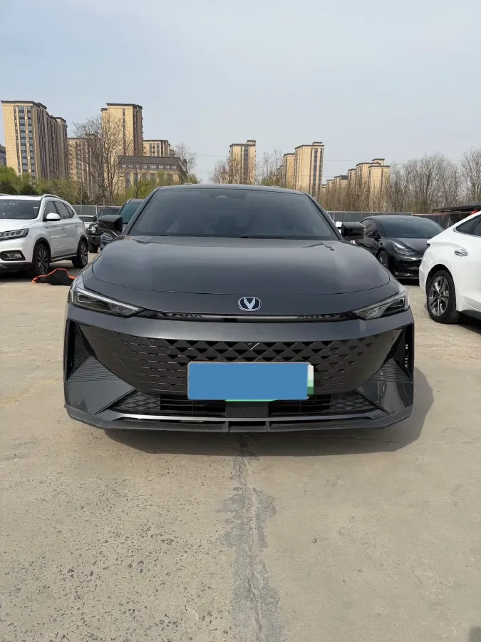 2024 ChangAn UNI-V iDD 1.5L 110HP L4 E-CVT PHEV 18.99KWH,autocango,china used car exporter,china ev exporter,chinese used car exporter,chinese used ev exporter