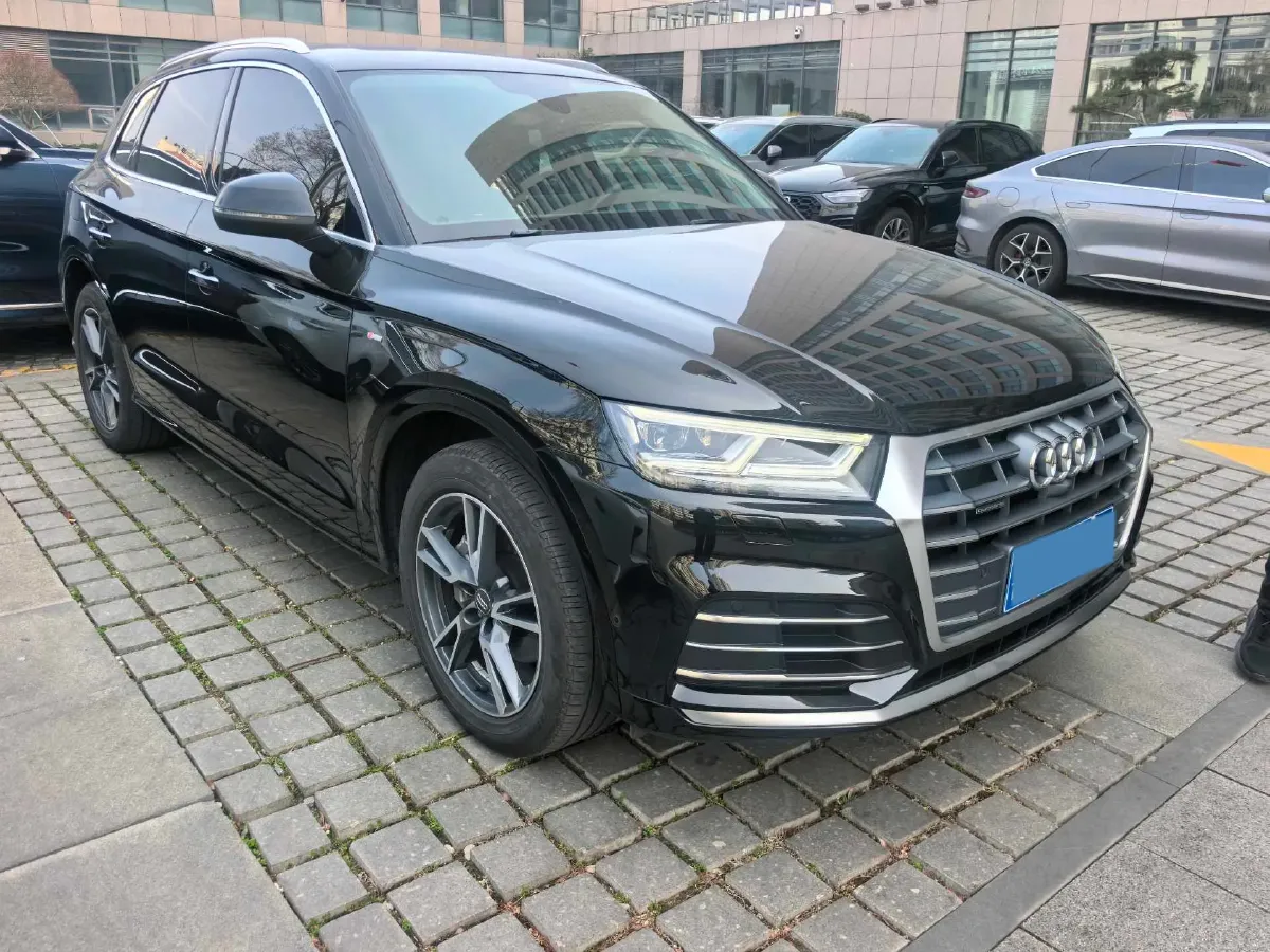 2020 Audi Q5L 2.0T 252HP L4 7DCT,autocango,china used car exporter,china ev exporter,chinese used car exporter,chinese used ev exporter