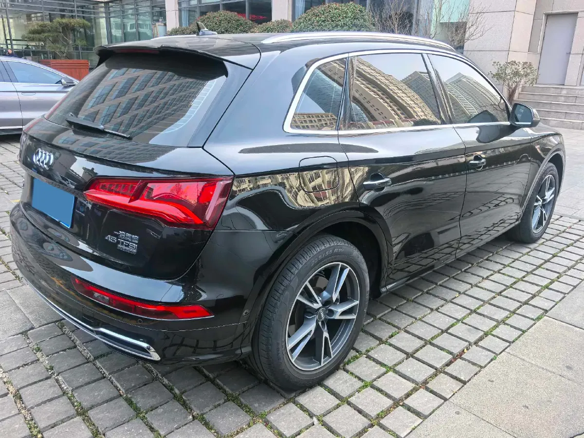 2020 Audi Q5L 2.0T 252HP L4 7DCT,autocango,china used car exporter,china ev exporter,chinese used car exporter,chinese used ev exporter