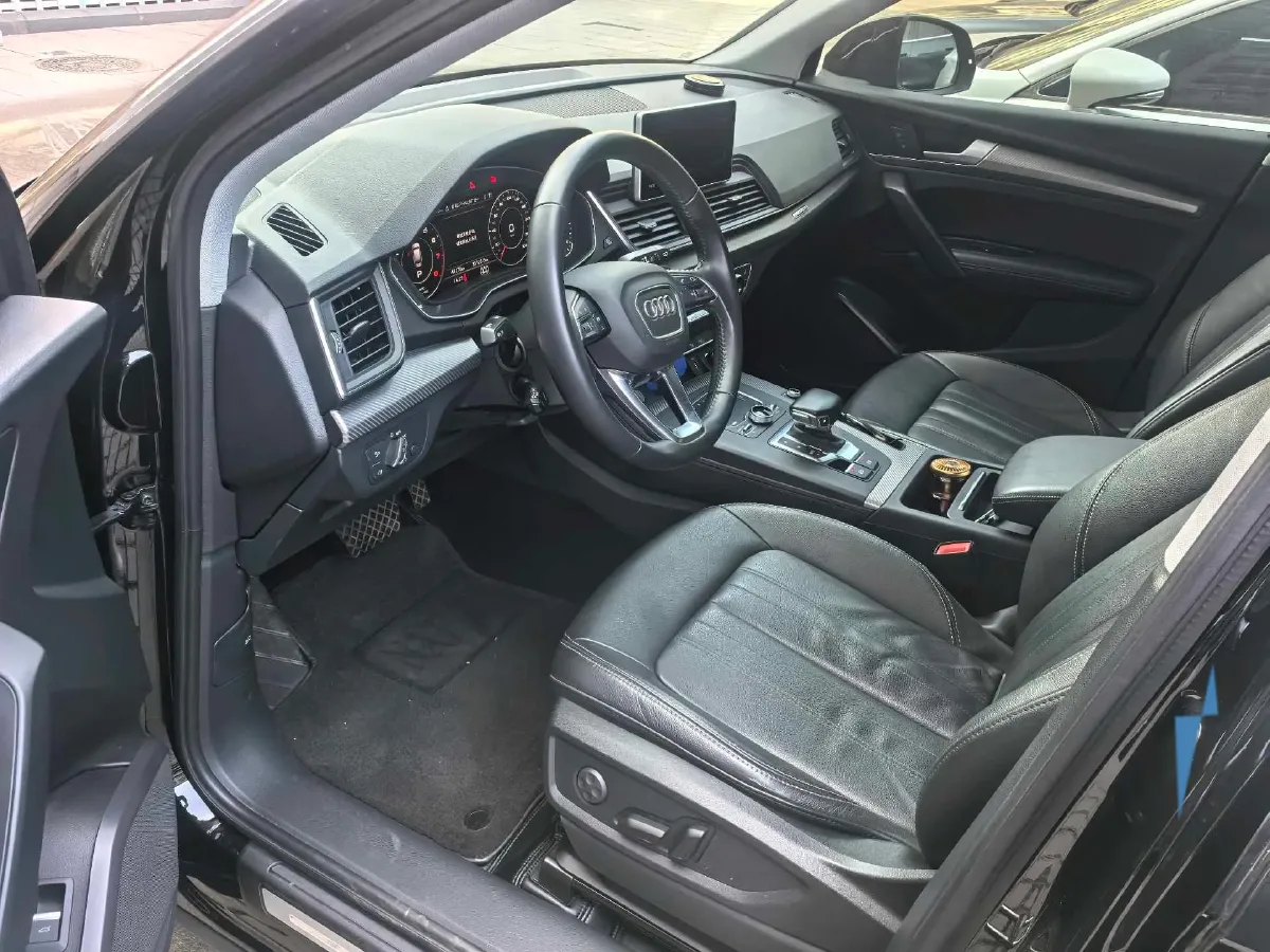 2020 Audi Q5L 2.0T 252HP L4 7DCT,autocango,china used car exporter,china ev exporter,chinese used car exporter,chinese used ev exporter