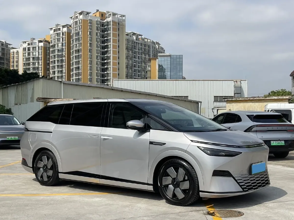 2024 Xpeng X9 BEV 101.5KWH,autocango,china used car exporter,china ev exporter,chinese used car exporter,chinese used ev exporter