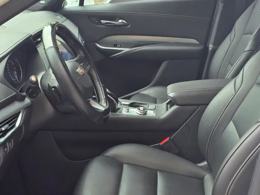 2020 Cadillac XT4 2.0T 241HP L4 9AT,autocango,china used car exporter,china ev exporter,chinese used car exporter,chinese used ev exporter