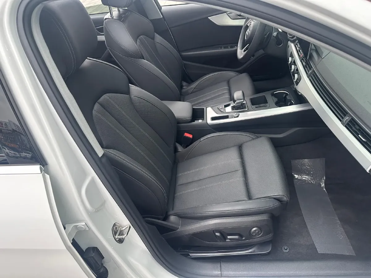 2020 Audi A4L 2.0T 190HP L4 7DCT,autocango,china used car exporter,china ev exporter,chinese used car exporter,chinese used ev exporter