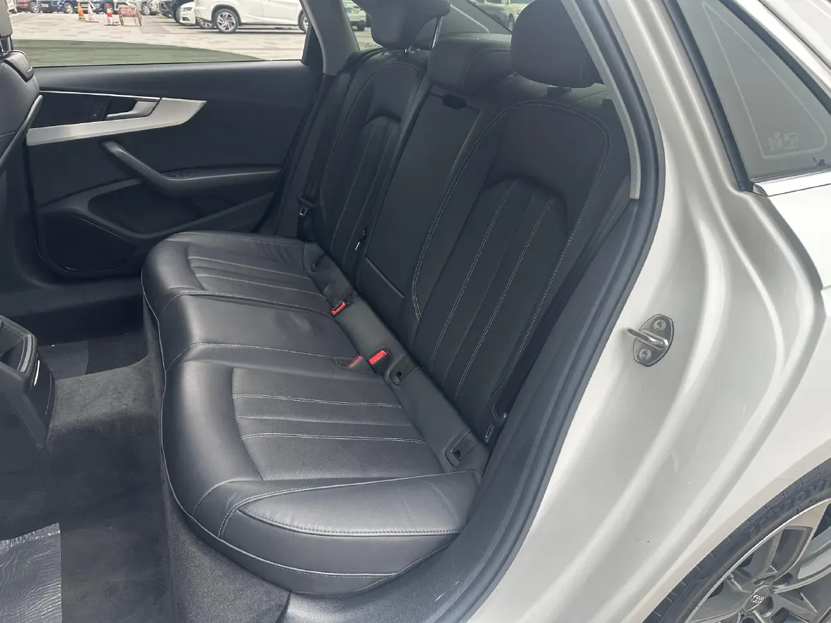 2020 Audi A4L 2.0T 190HP L4 7DCT,autocango,china used car exporter,china ev exporter,chinese used car exporter,chinese used ev exporter