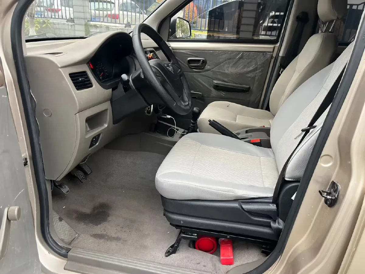 2019 WuLing RongGuang V 1.5L 99HP L4 6MT,autocango,china used car exporter,china ev exporter,chinese used car exporter,chinese used ev exporter