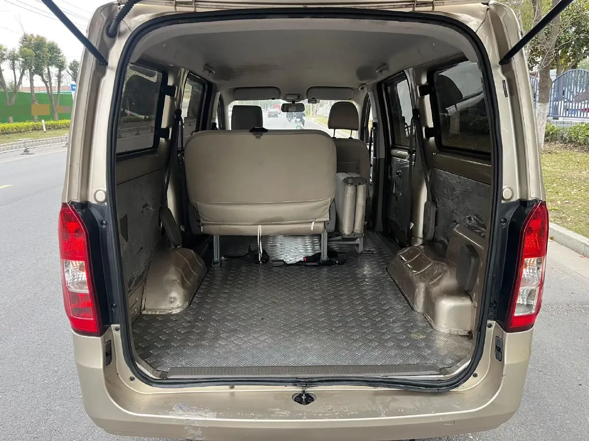 2019 WuLing RongGuang V 1.5L 99HP L4 6MT,autocango,china used car exporter,china ev exporter,chinese used car exporter,chinese used ev exporter