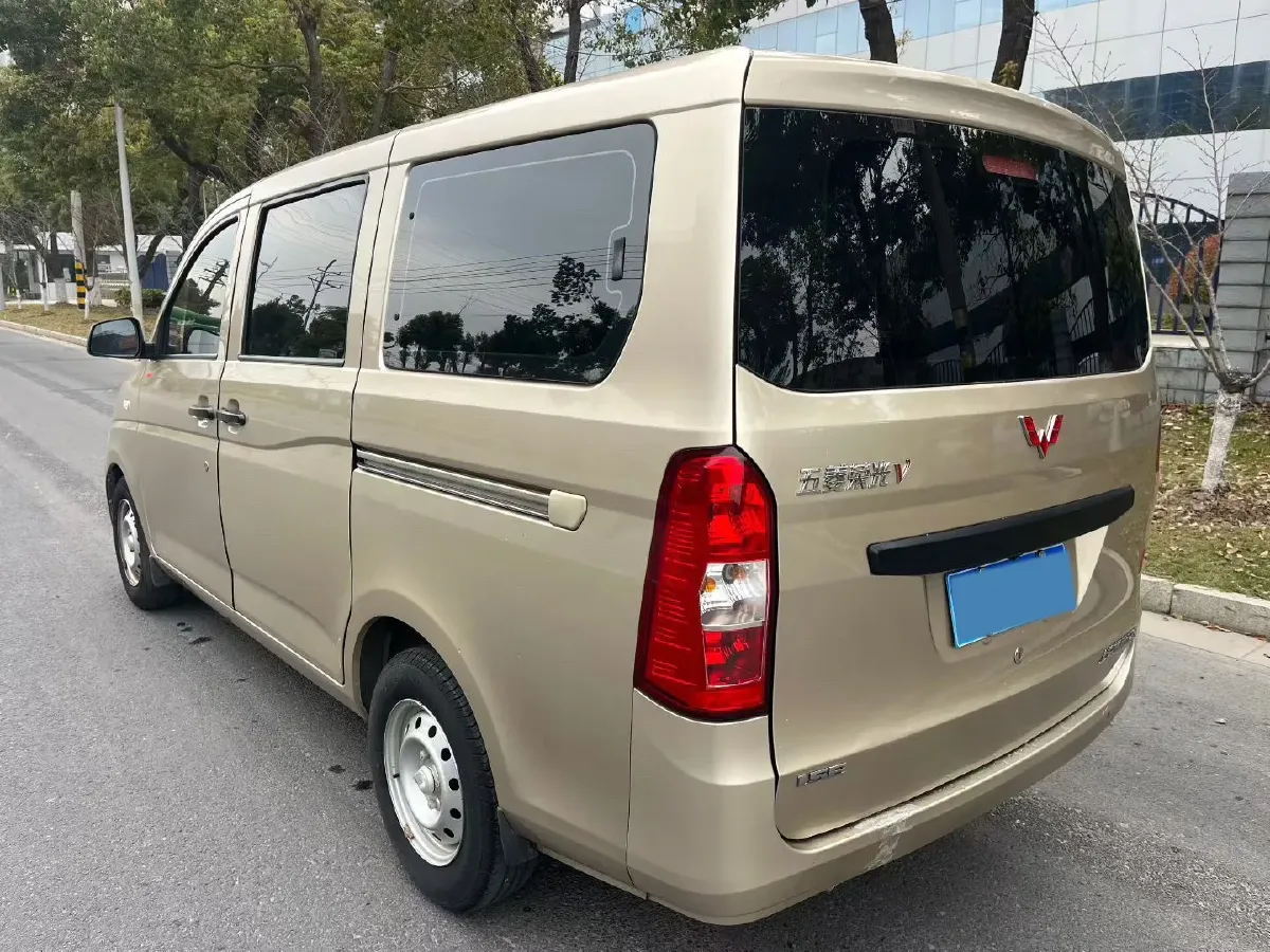 2019 WuLing RongGuang V 1.5L 99HP L4 6MT,autocango,china used car exporter,china ev exporter,chinese used car exporter,chinese used ev exporter