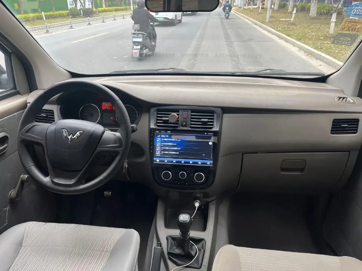 2019 WuLing RongGuang V 1.5L 99HP L4 6MT,autocango,china used car exporter,china ev exporter,chinese used car exporter,chinese used ev exporter