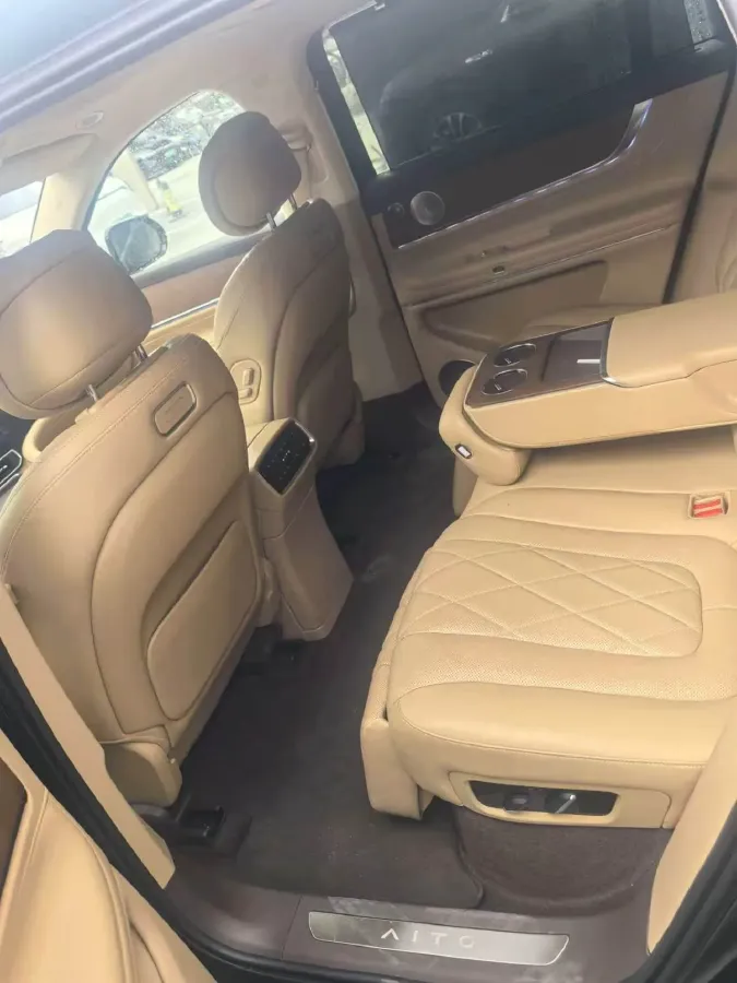 2024 AITO AITO M9 1.5T 152HP L4 REEV 42KWH,autocango,china used car exporter,china ev exporter,chinese used car exporter,chinese used ev exporter