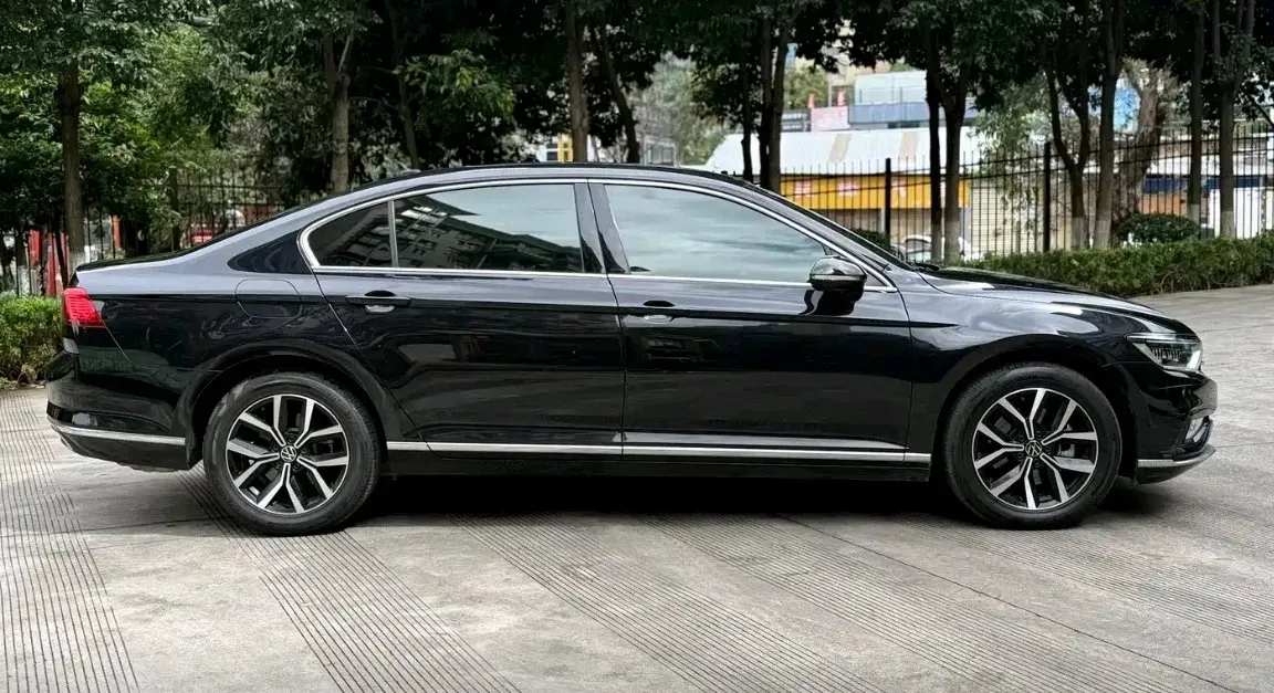 2021 Volkswagen Magotan 2.0T 186HP L4 7DCT,autocango,china used car exporter,china ev exporter,chinese used car exporter,chinese used ev exporter