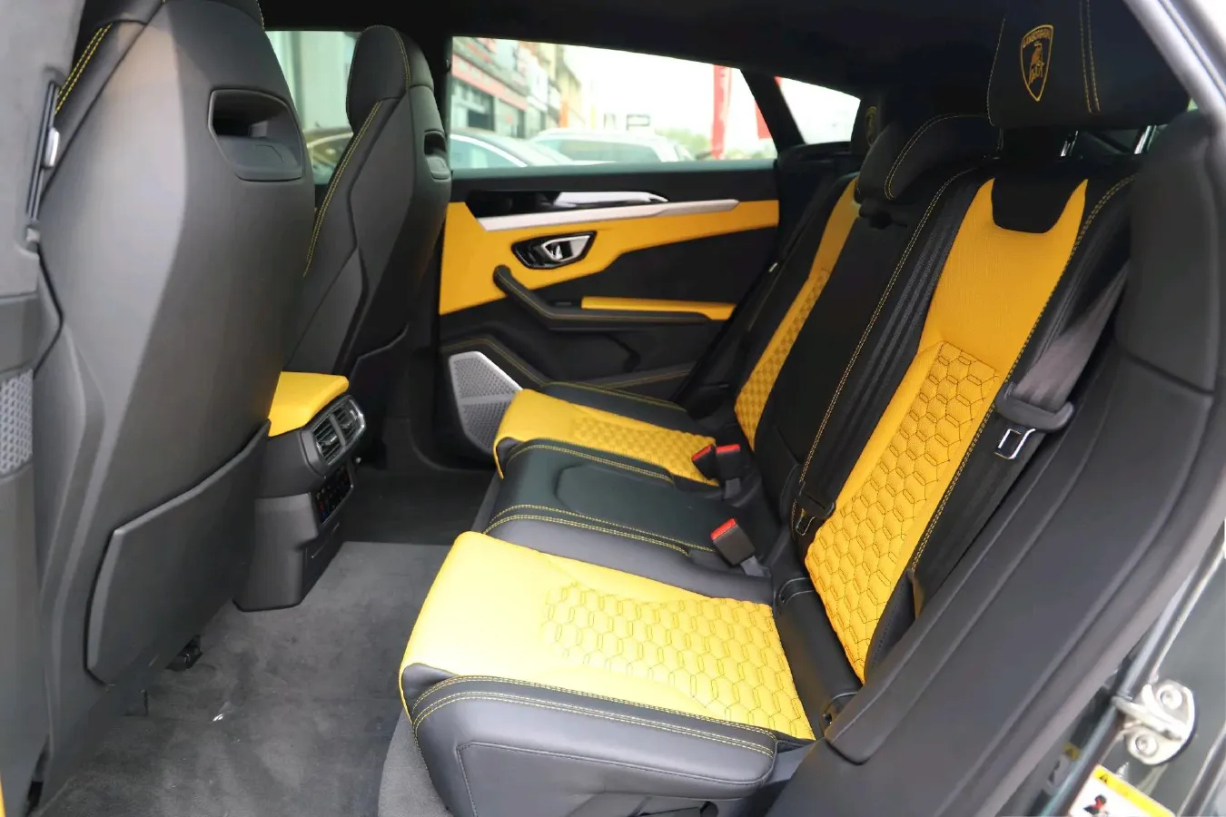 2021 Lamborghini Urus 4.0T 641HP V8 8AT,autocango,china used car exporter,china ev exporter,chinese used car exporter,chinese used ev exporter