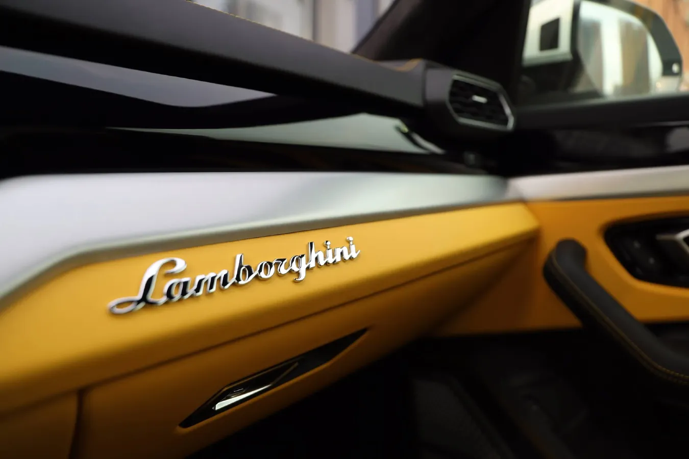 2021 Lamborghini Urus 4.0T 641HP V8 8AT,autocango,china used car exporter,china ev exporter,chinese used car exporter,chinese used ev exporter