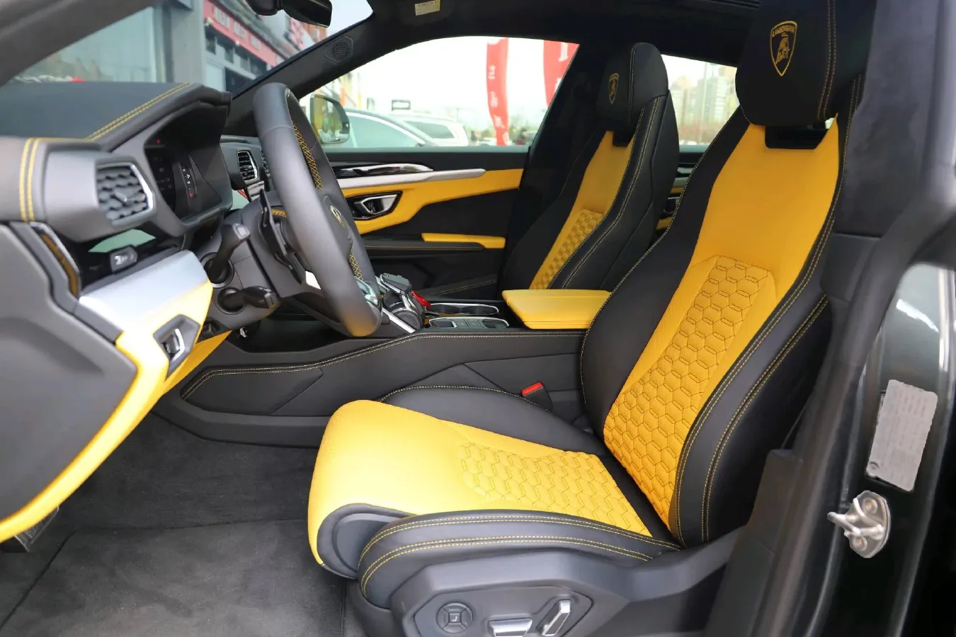 2021 Lamborghini Urus 4.0T 641HP V8 8AT,autocango,china used car exporter,china ev exporter,chinese used car exporter,chinese used ev exporter