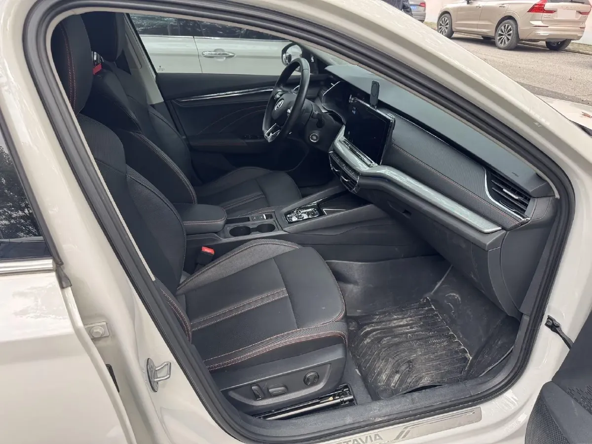 2021 Skoda Octavia 1.4T 150HP L4 7DCT,autocango,china used car exporter,china ev exporter,chinese used car exporter,chinese used ev exporter