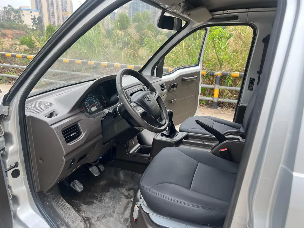 2019 WuLing RongGuang New Truck 1.5L 107HP L4 5MT,autocango,china used car exporter,china ev exporter,chinese used car exporter,chinese used ev exporter