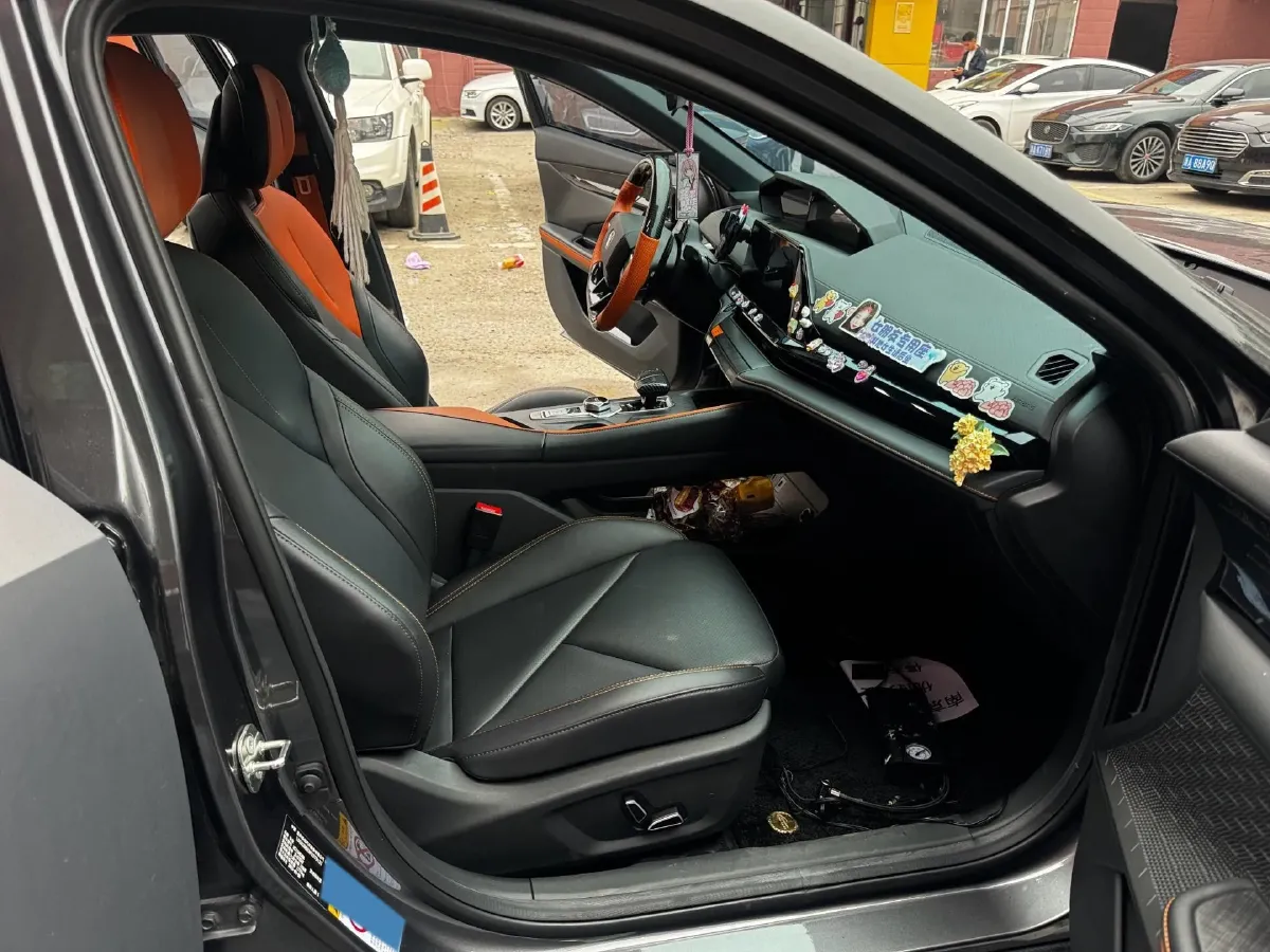 2022 ChangAn UNI-V 1.5T 188HP L4 7DCT,autocango,china used car exporter,china ev exporter,chinese used car exporter,chinese used ev exporter