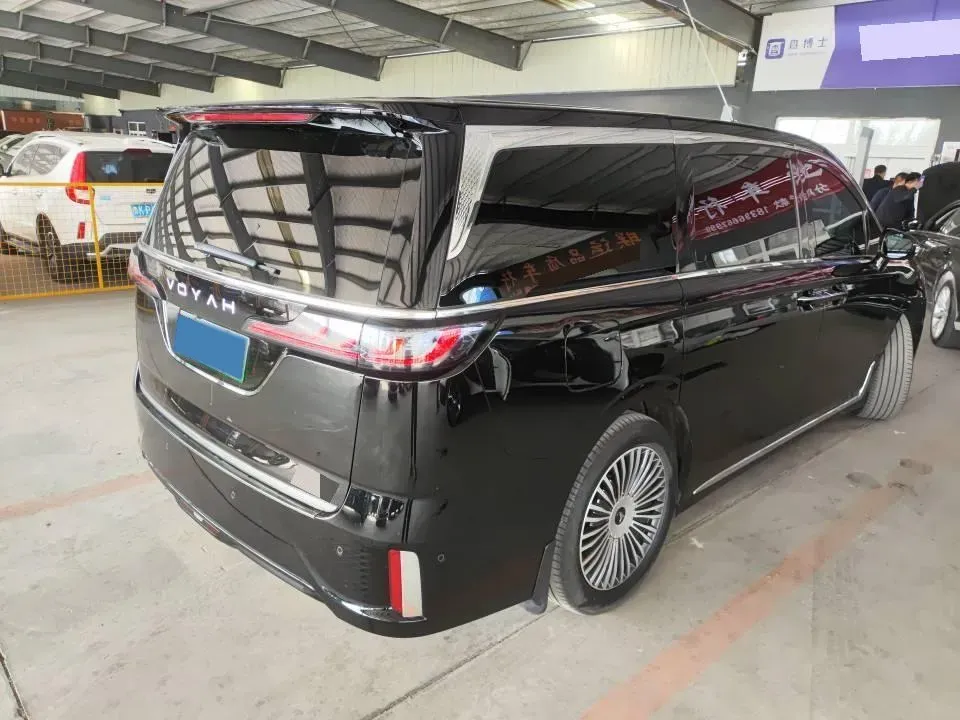 2025 Voyah Dream 1.5T 150HP L4 PHEV 41.7KWH,autocango,china used car exporter,china ev exporter,chinese used car exporter,chinese used ev exporter