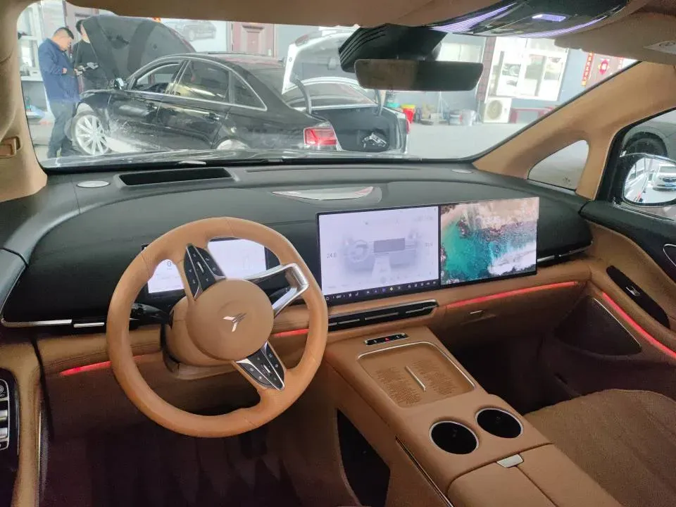 2025 Voyah Dream 1.5T 150HP L4 PHEV 41.7KWH,autocango,china used car exporter,china ev exporter,chinese used car exporter,chinese used ev exporter