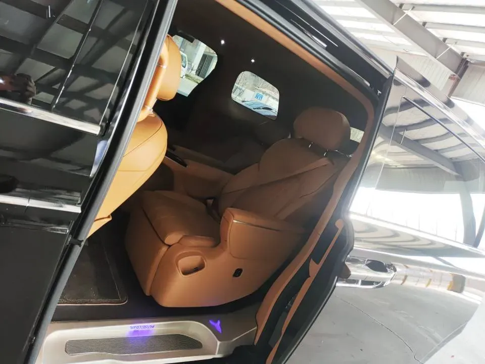 2025 Voyah Dream 1.5T 150HP L4 PHEV 41.7KWH,autocango,china used car exporter,china ev exporter,chinese used car exporter,chinese used ev exporter