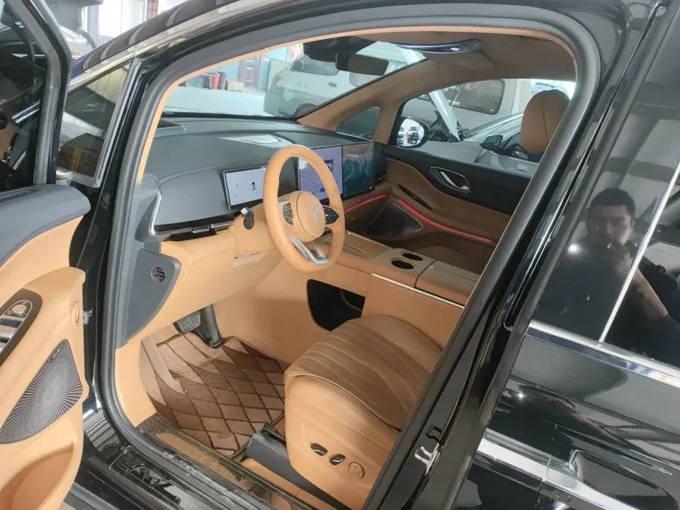 2025 Voyah Dream 1.5T 150HP L4 PHEV 41.7KWH,autocango,china used car exporter,china ev exporter,chinese used car exporter,chinese used ev exporter