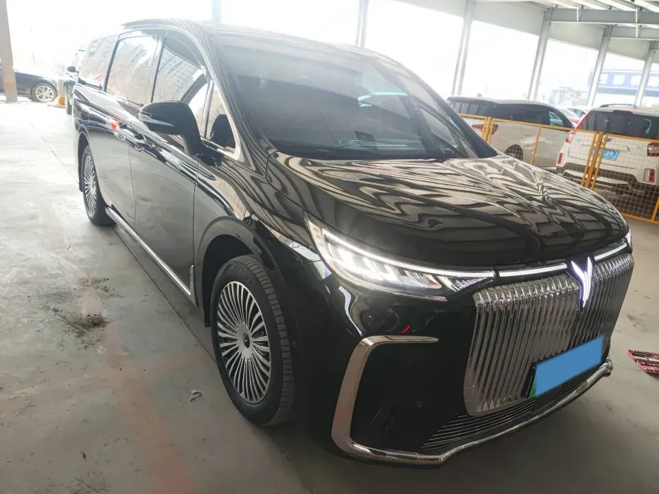 2025 Voyah Dream 1.5T 150HP L4 PHEV 41.7KWH,autocango,china used car exporter,china ev exporter,chinese used car exporter,chinese used ev exporter