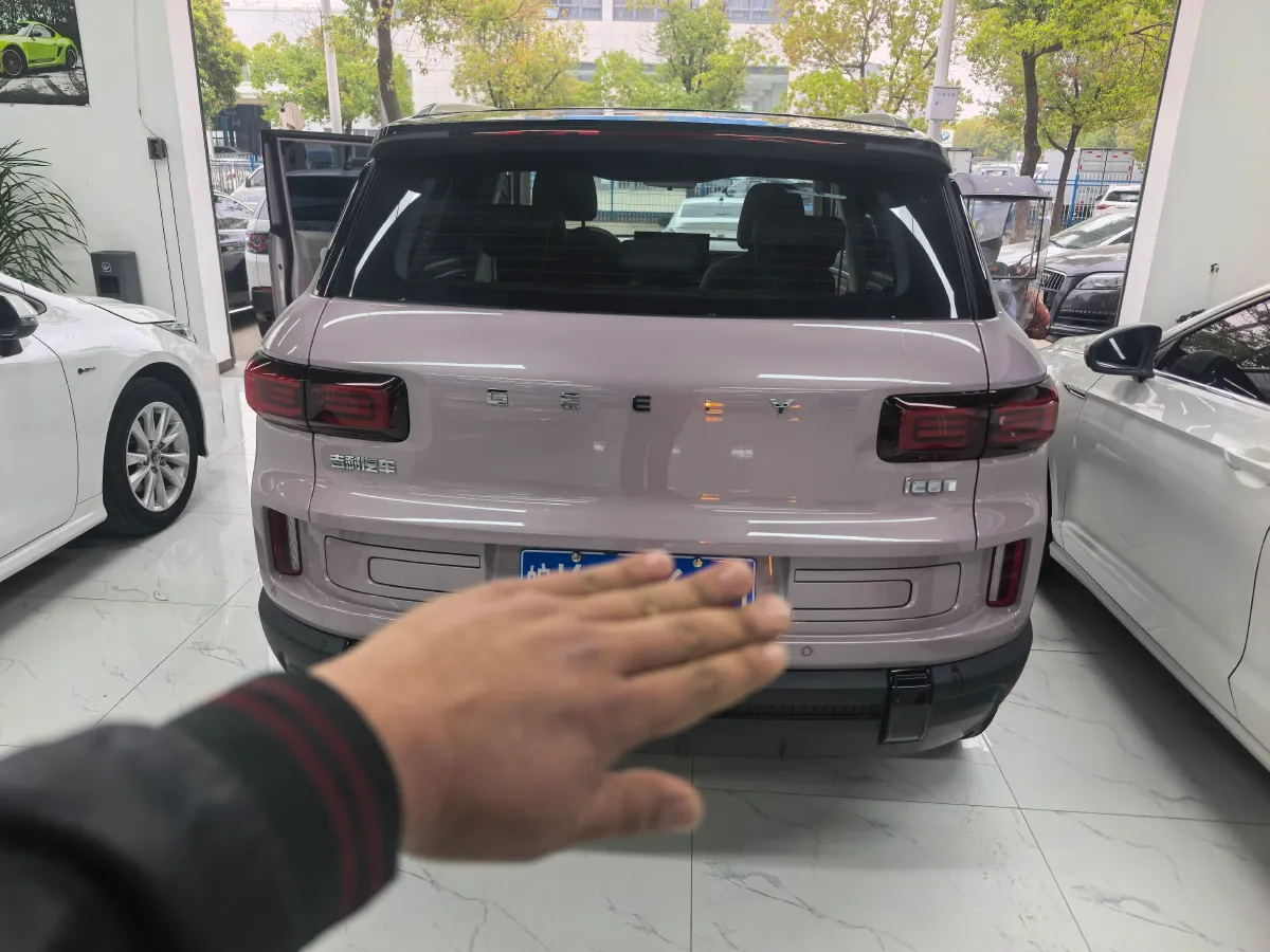 2026 Geely ICON 1.5T 181HP L4 7DCT,autocango,china used car exporter,china ev exporter,chinese used car exporter,chinese used ev exporter