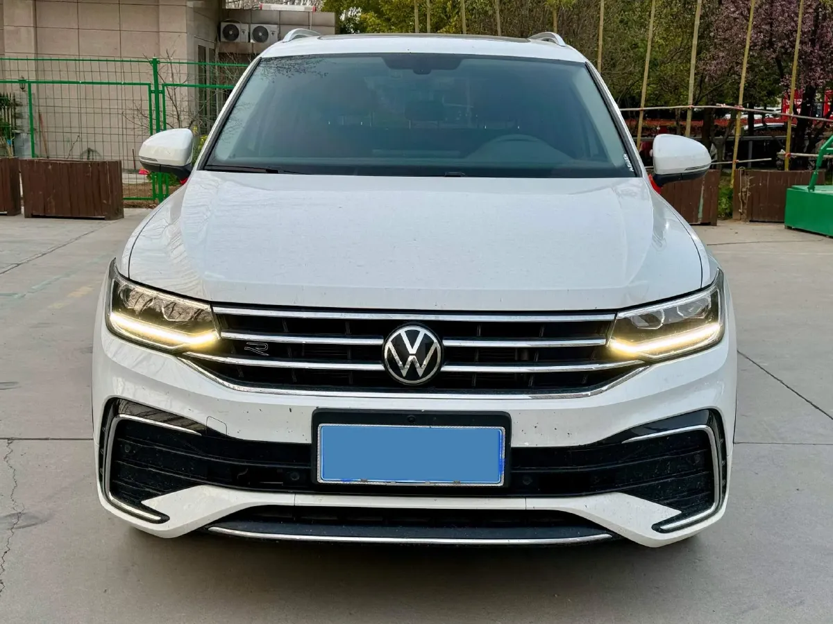 2024 Volkswagen Tiguan L 2.0T 186HP L4 7DCT,autocango,china used car exporter,china ev exporter,chinese used car exporter,chinese used ev exporter