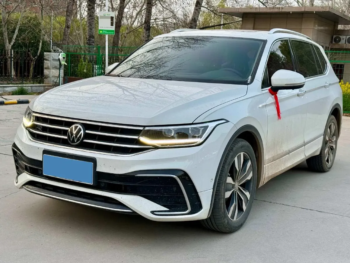 2024 Volkswagen Tiguan L 2.0T 186HP L4 7DCT,autocango,china used car exporter,china ev exporter,chinese used car exporter,chinese used ev exporter