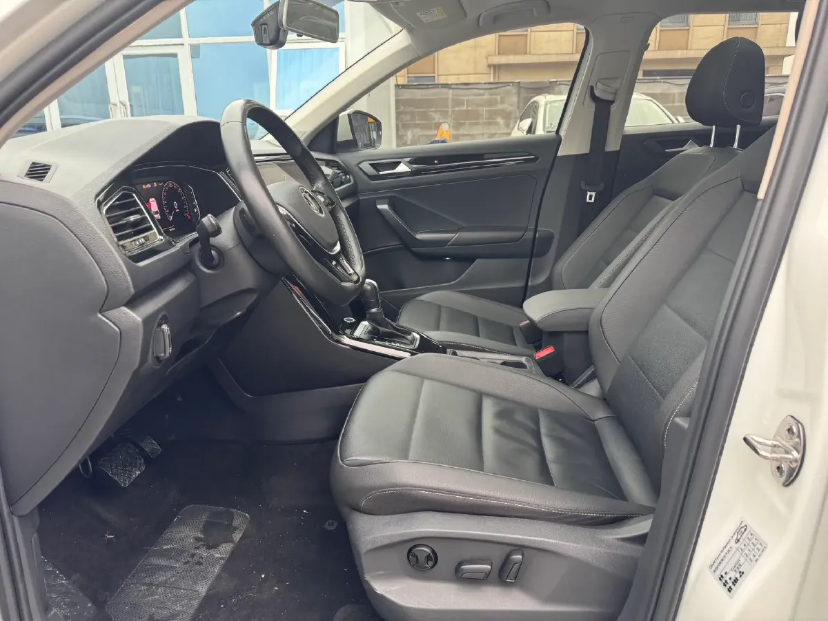 2022 Volkswagen T-Roc 1.4T 150HP L4 7DCT,autocango,china used car exporter,china ev exporter,chinese used car exporter,chinese used ev exporter