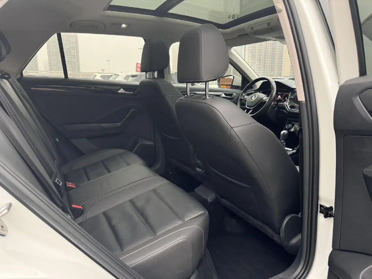 2022 Volkswagen T-Roc 1.4T 150HP L4 7DCT,autocango,china used car exporter,china ev exporter,chinese used car exporter,chinese used ev exporter