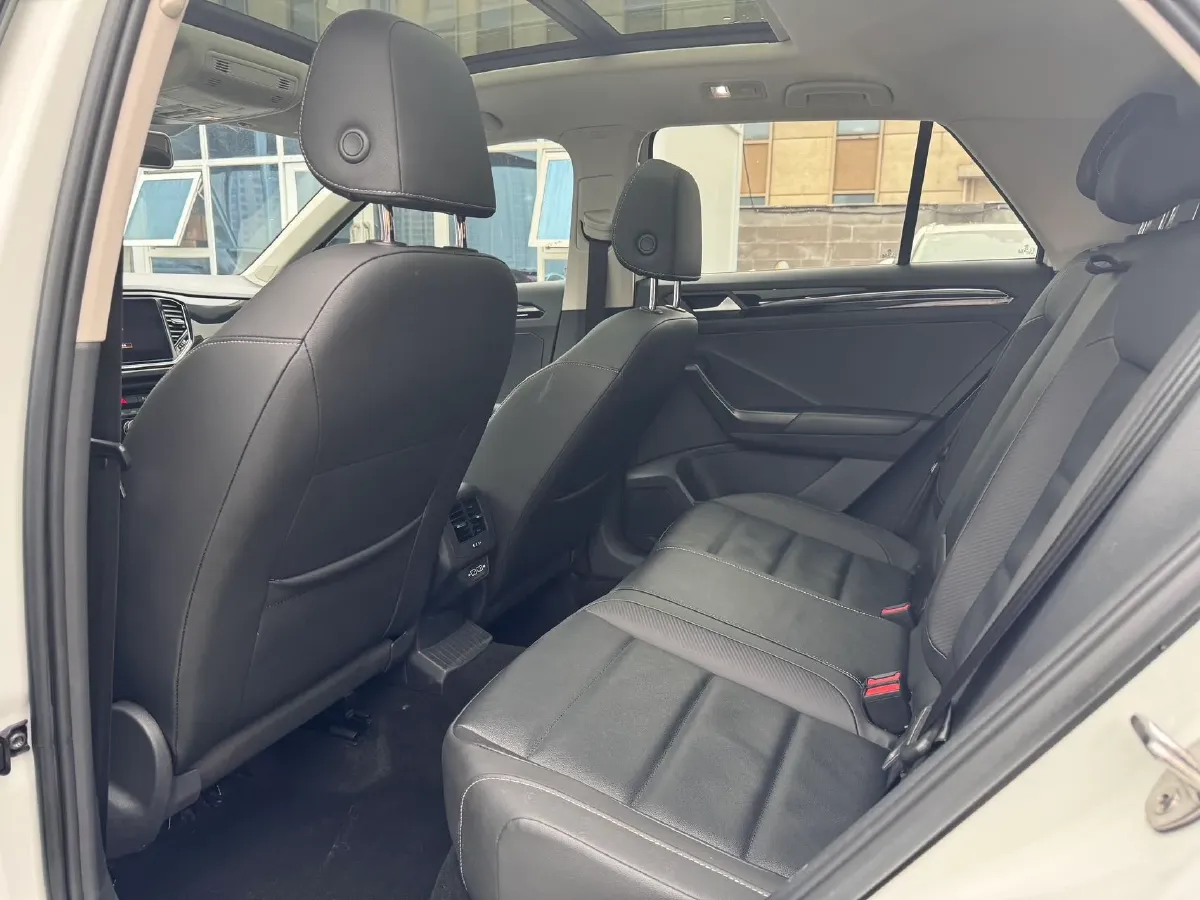 2022 Volkswagen T-Roc 1.4T 150HP L4 7DCT,autocango,china used car exporter,china ev exporter,chinese used car exporter,chinese used ev exporter