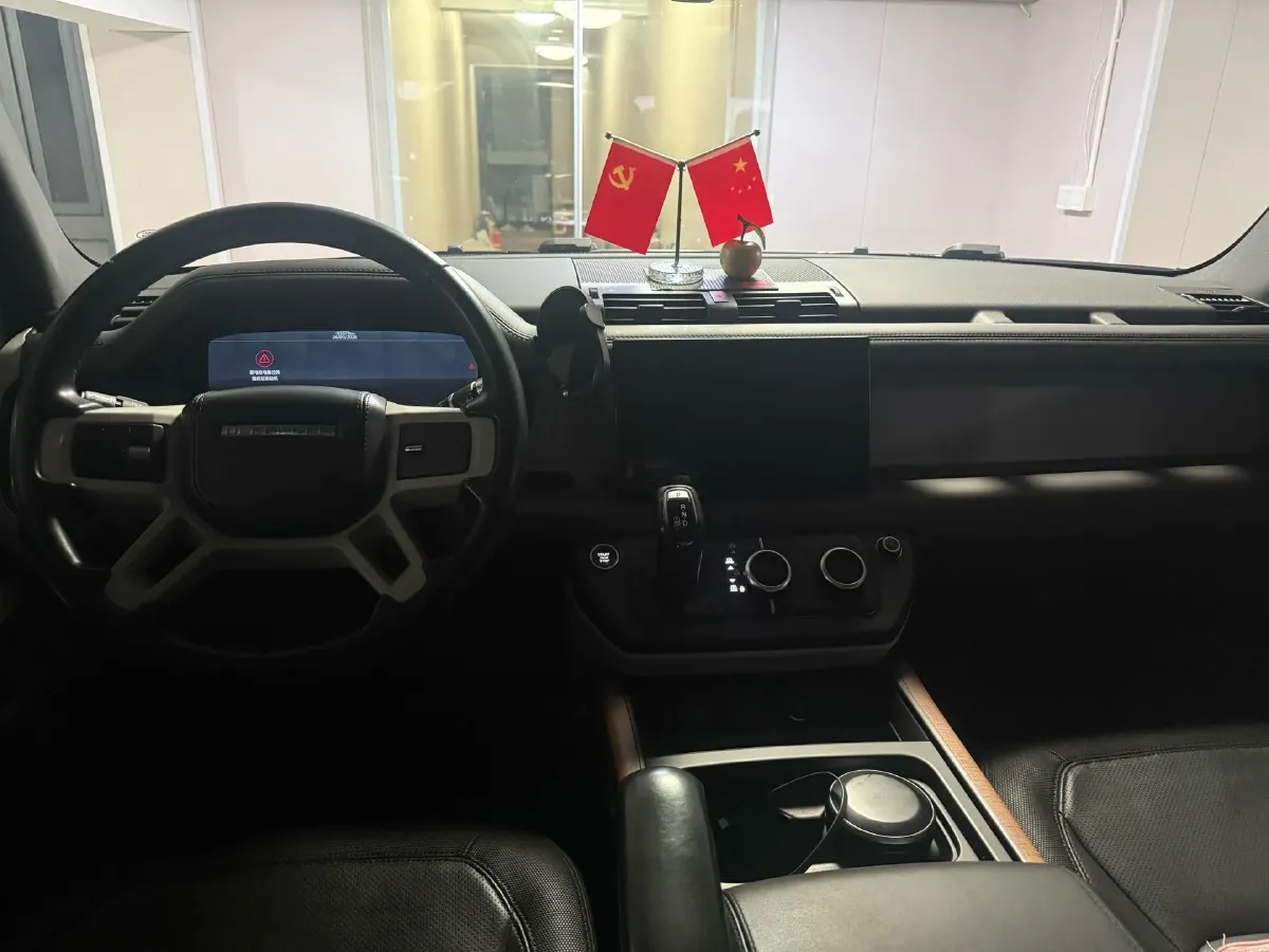 2022 Land Rover Defender 3.0T 400HP L6 8AT,autocango,china used car exporter,china ev exporter,chinese used car exporter,chinese used ev exporter