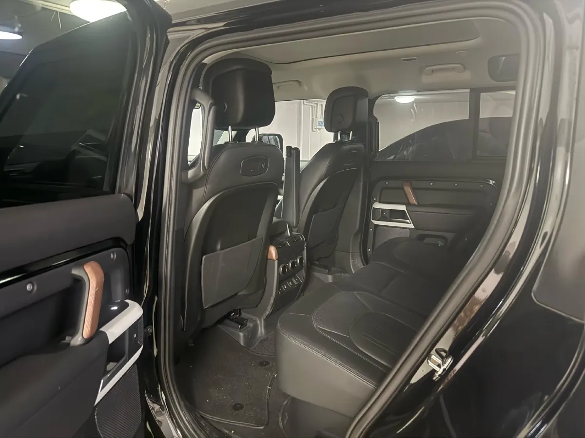 2022 Land Rover Defender 3.0T 400HP L6 8AT,autocango,china used car exporter,china ev exporter,chinese used car exporter,chinese used ev exporter