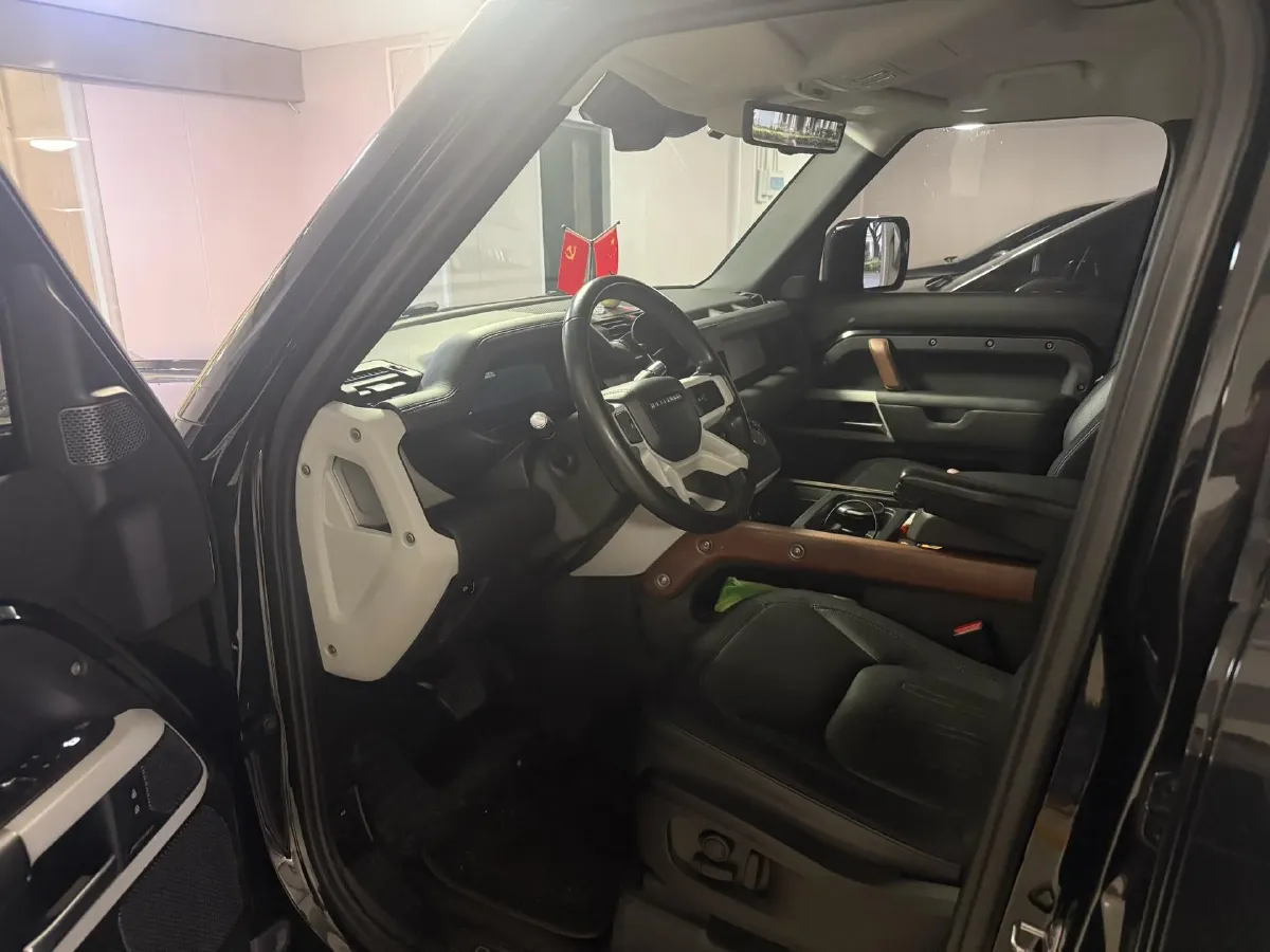 2022 Land Rover Defender 3.0T 400HP L6 8AT,autocango,china used car exporter,china ev exporter,chinese used car exporter,chinese used ev exporter