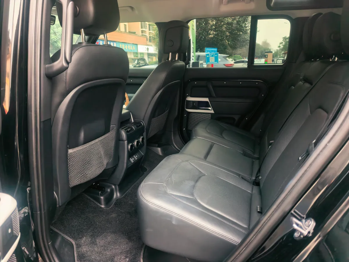 2024 Land Rover Defender 3.0T 400HP L6 8AT,autocango,china used car exporter,china ev exporter,chinese used car exporter,chinese used ev exporter