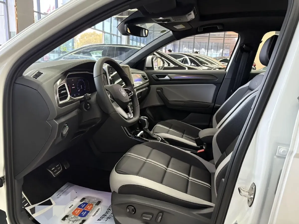 2025 Volkswagen T-Roc 1.5T 160HP L4 7DCT,autocango,china used car exporter,china ev exporter,chinese used car exporter,chinese used ev exporter